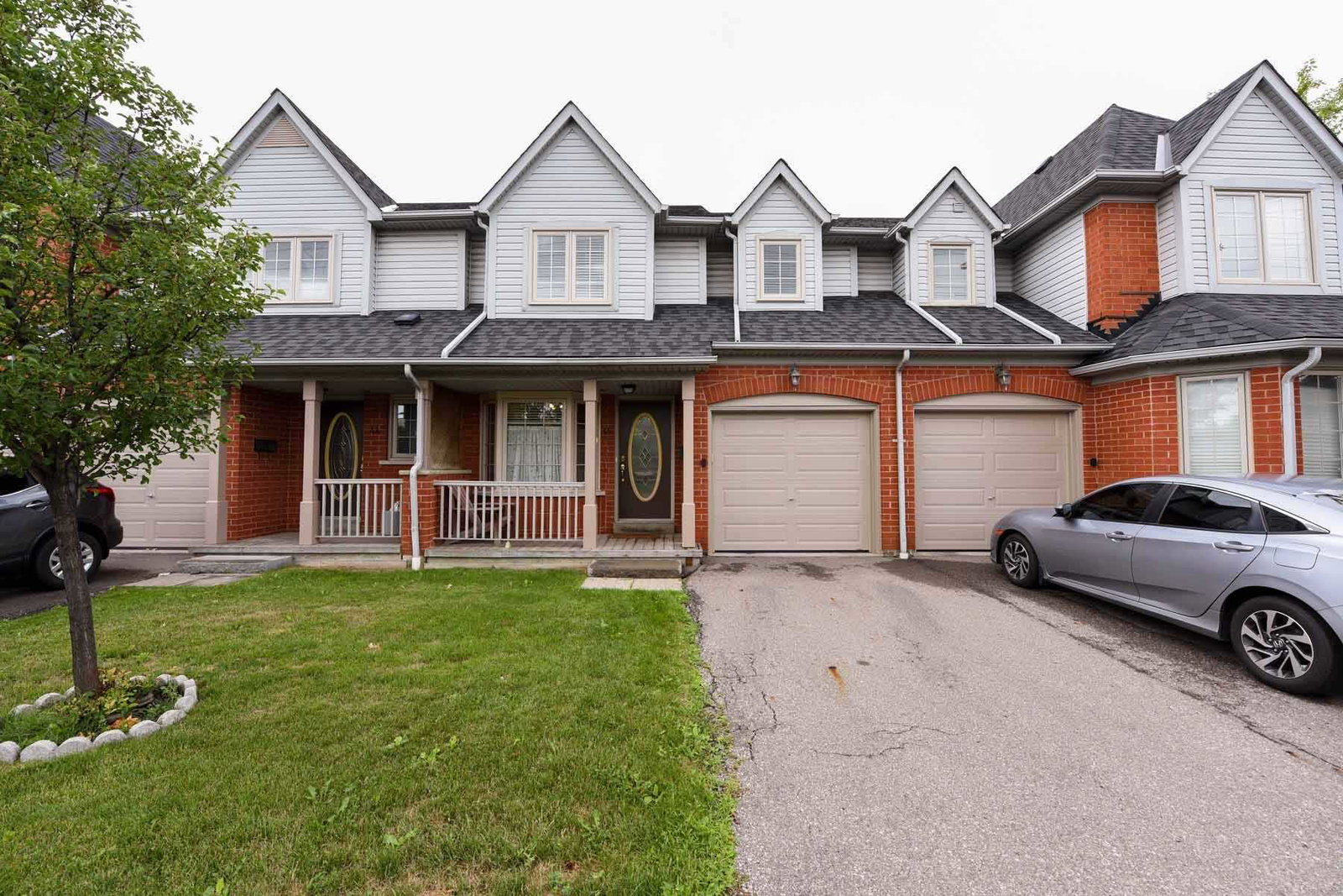 5223 Fairford Cres Townhomes condo