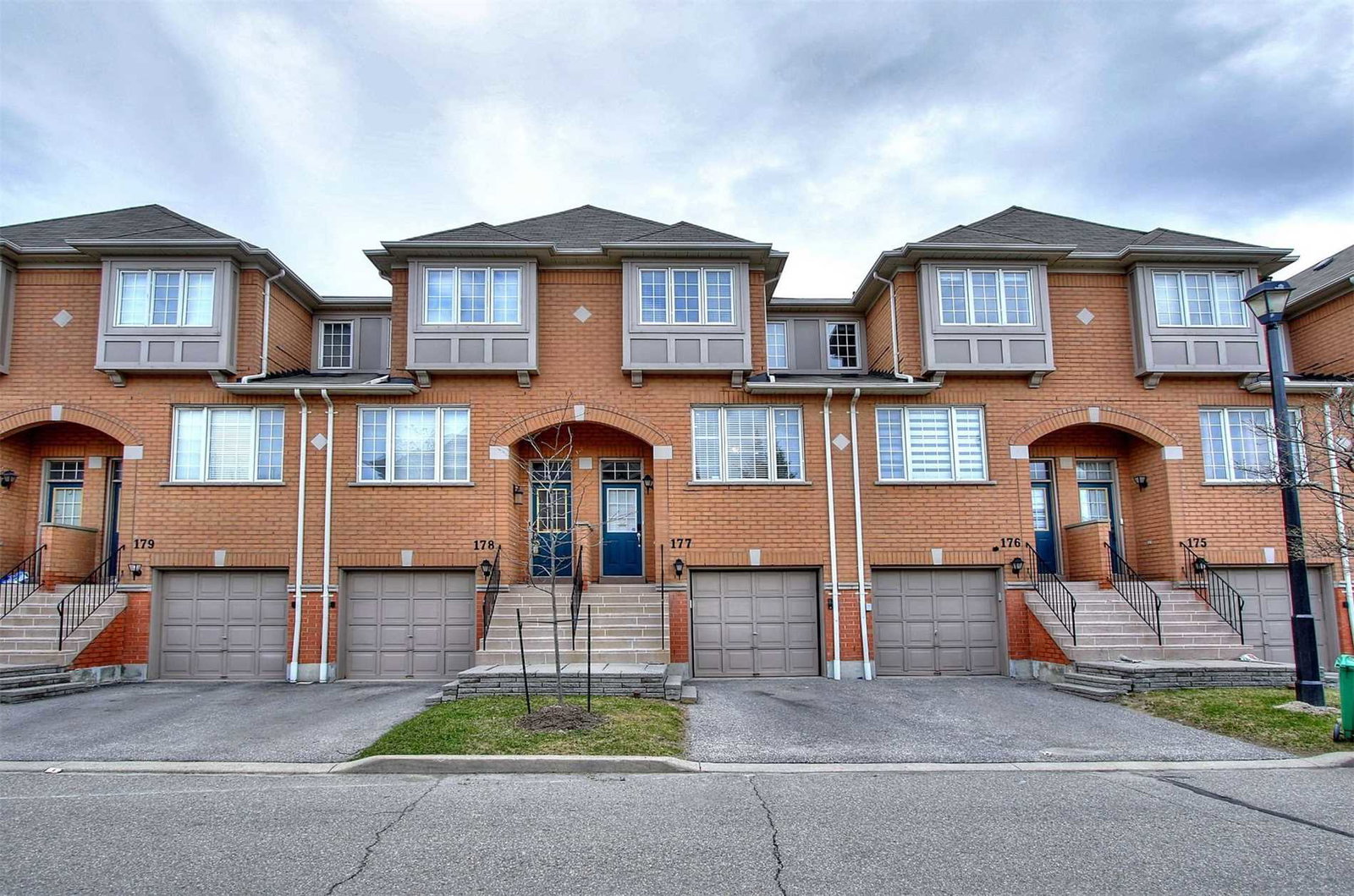 5030 Heatherleigh Ave Townhomes condo