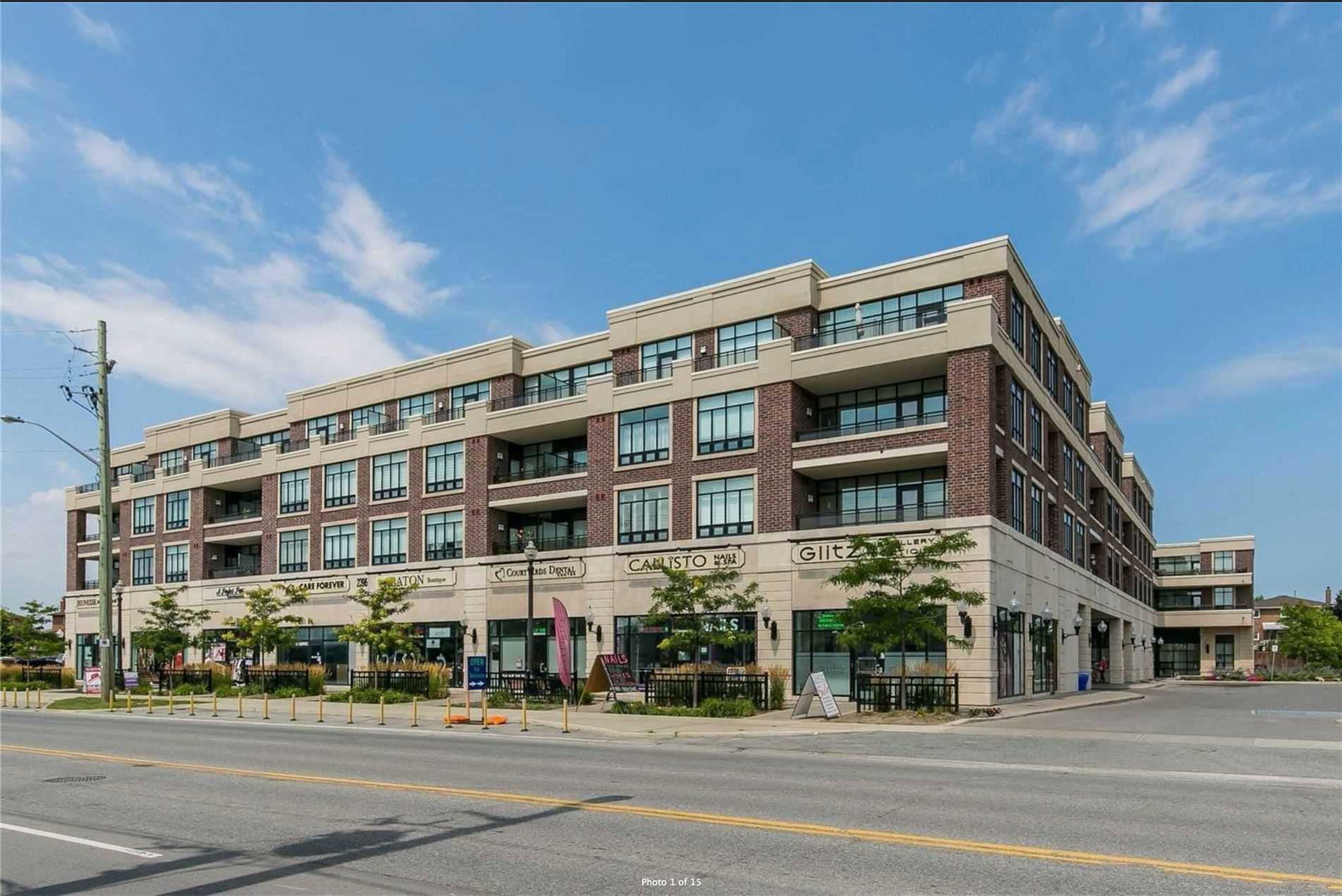 Courtyards of Maple Condos exterior