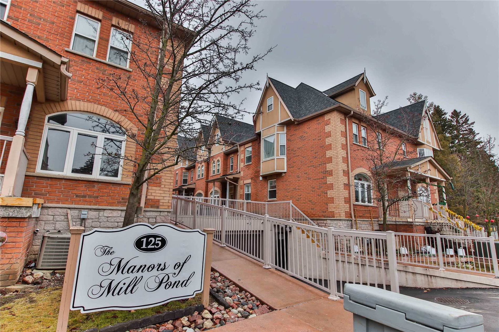 The Manors On Mill Pond Towns condo building exterior