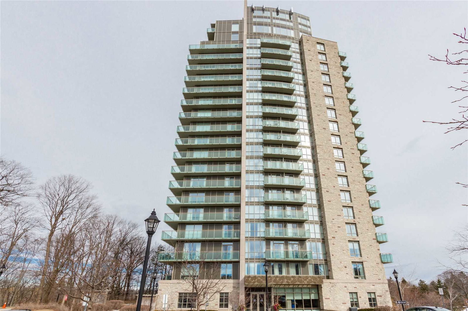 Palisades on the Glen Condos exterior