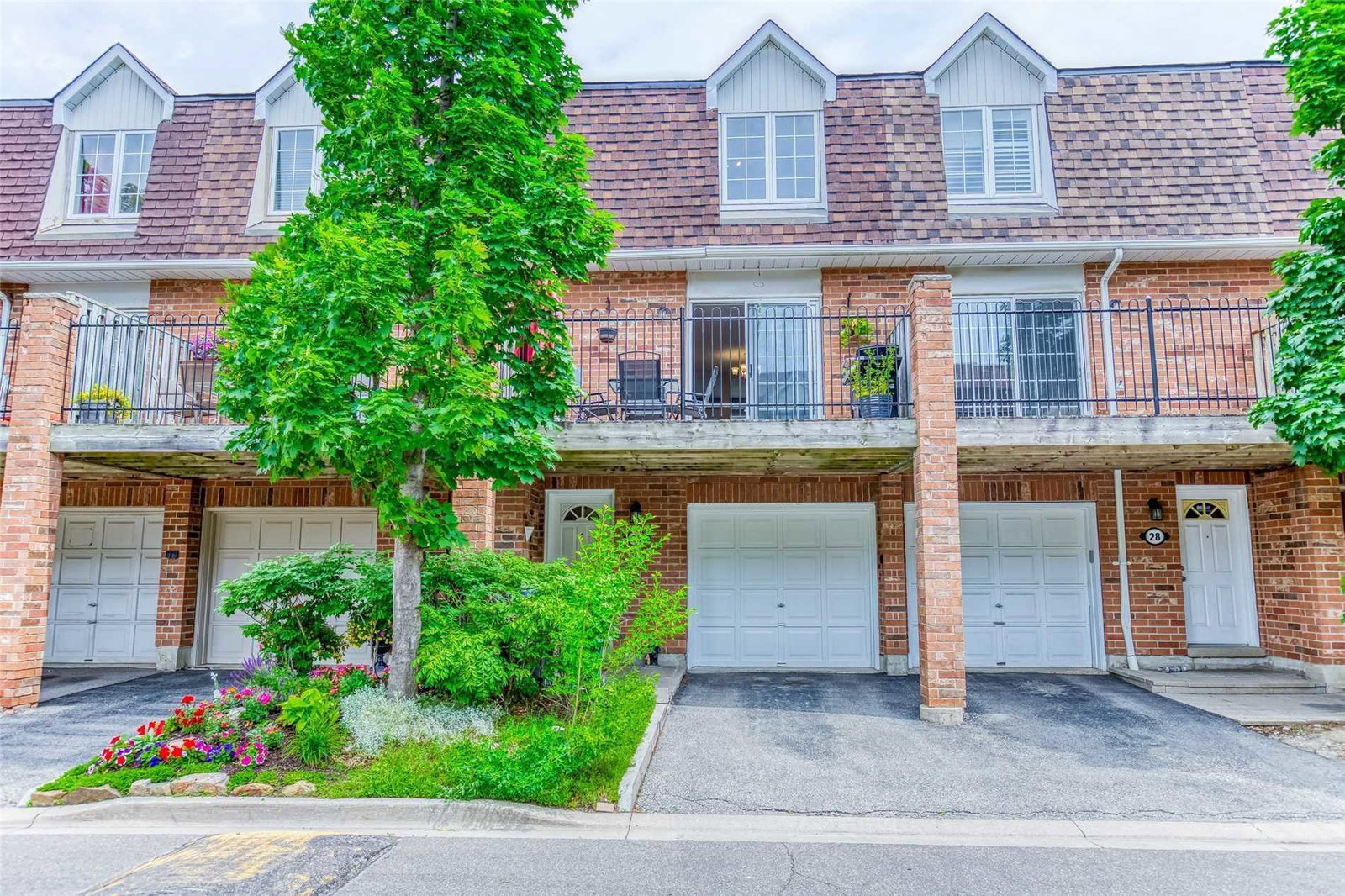 1525 South Parade Townhomes exterior