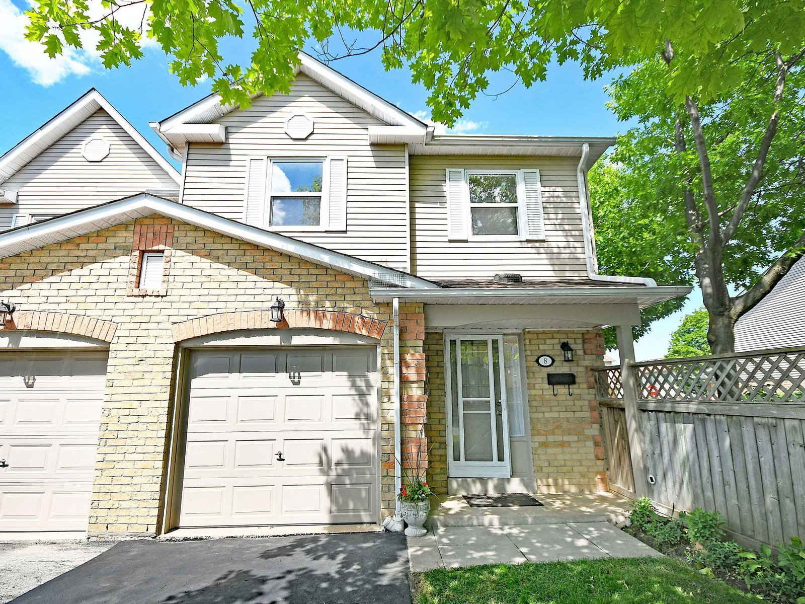 2355 Fifth Line West Townhomes condo