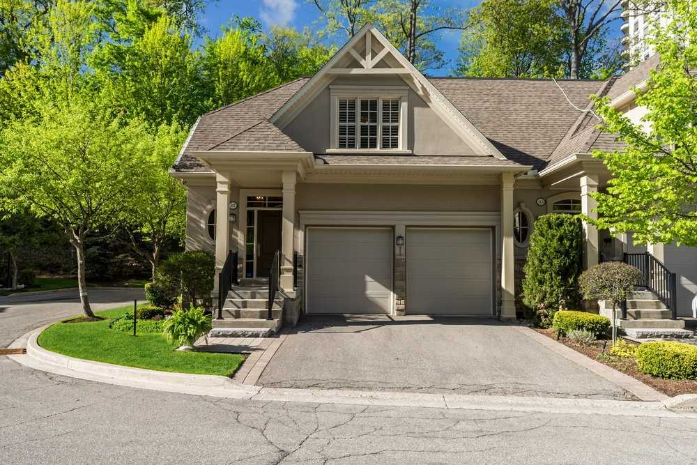 1915 Broad Hollow Gate Townhomes condo building exterior