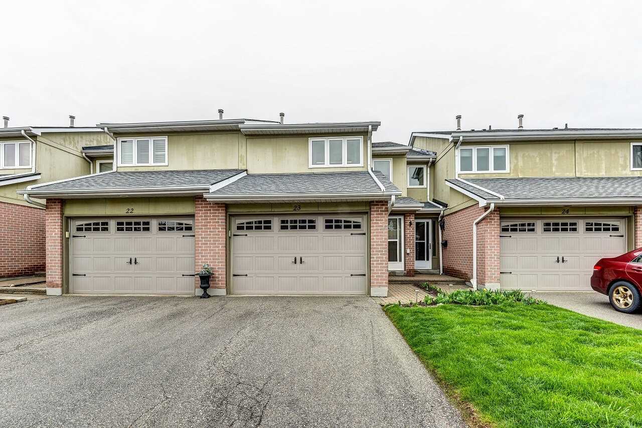 3125 Fifth Line Townhomes condo building exterior