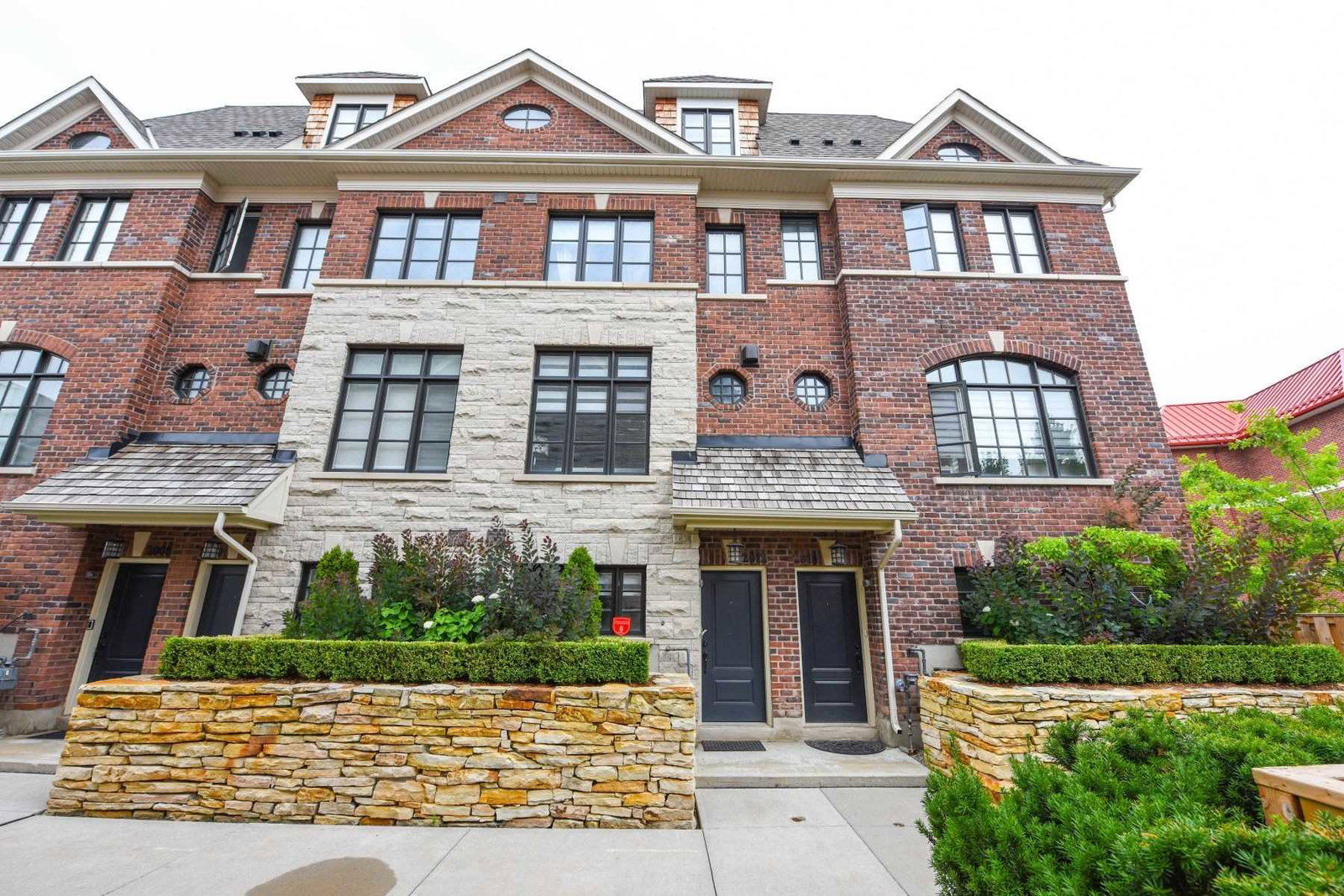 Queensborough Gate Townhomes condo