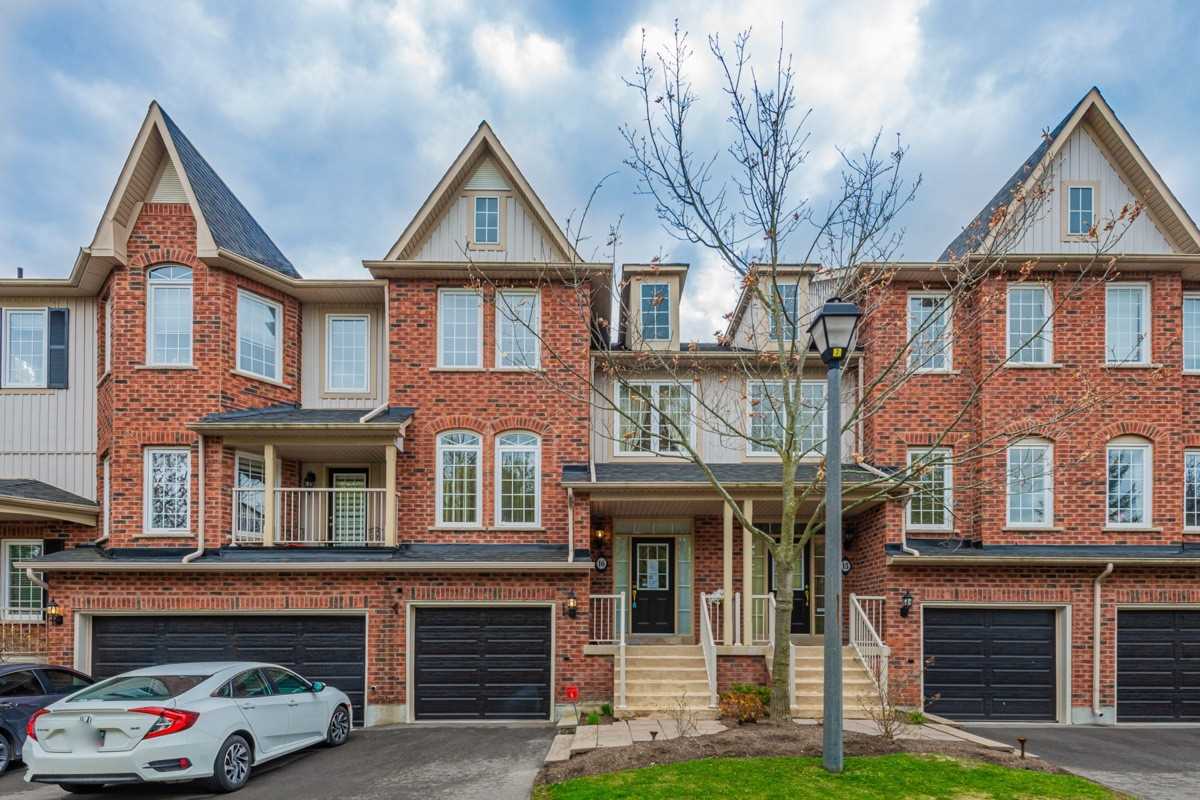 The Towne Manors of Elgin Pond condo