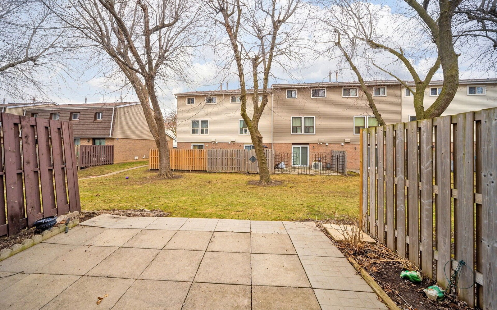 147 Enderby Crescent exterior