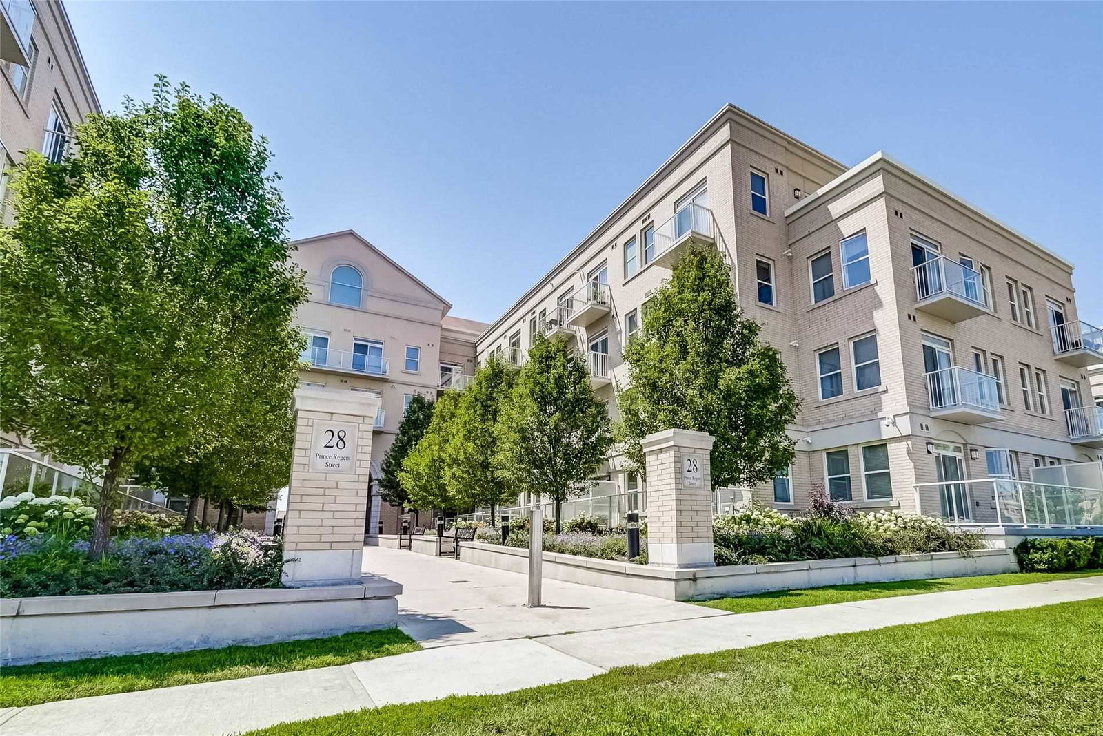 Garden Court Condos exterior