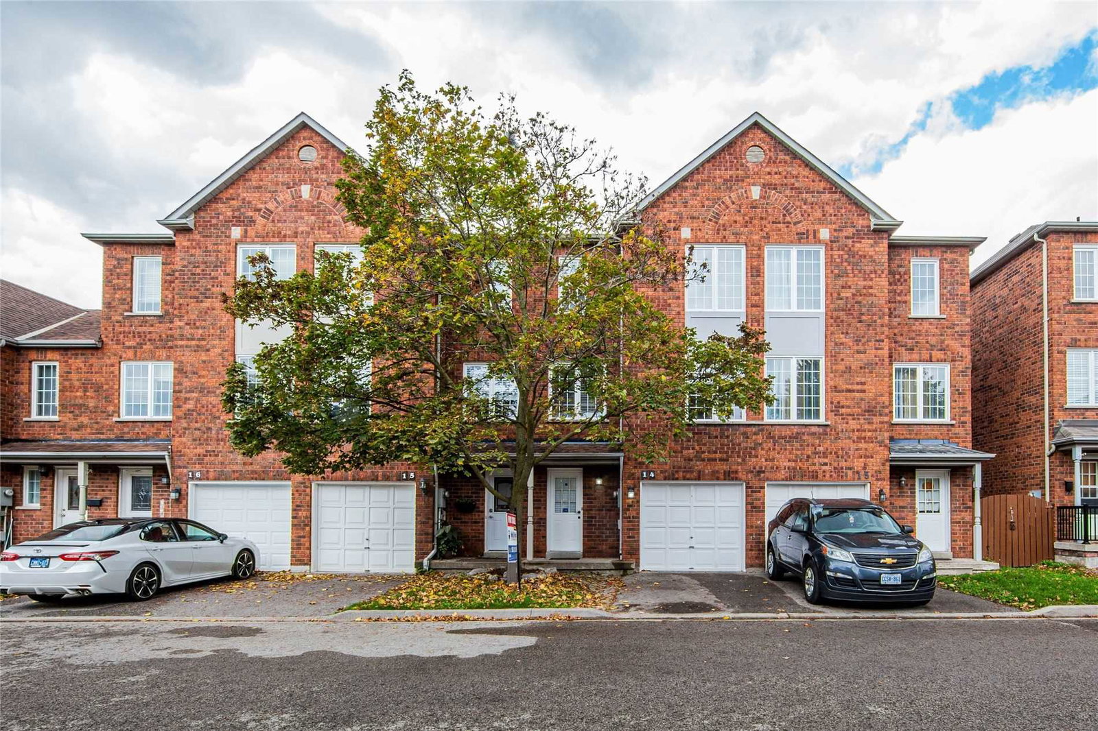 1995 Pine Grove Ave Townhomes exterior