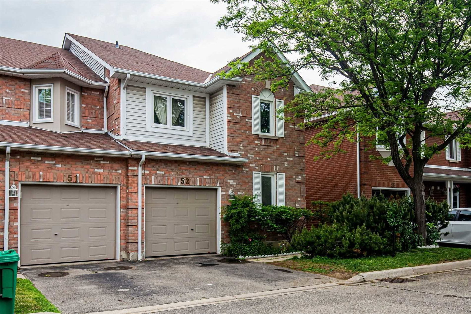 6050 Bidwell Trail Townhomes exterior