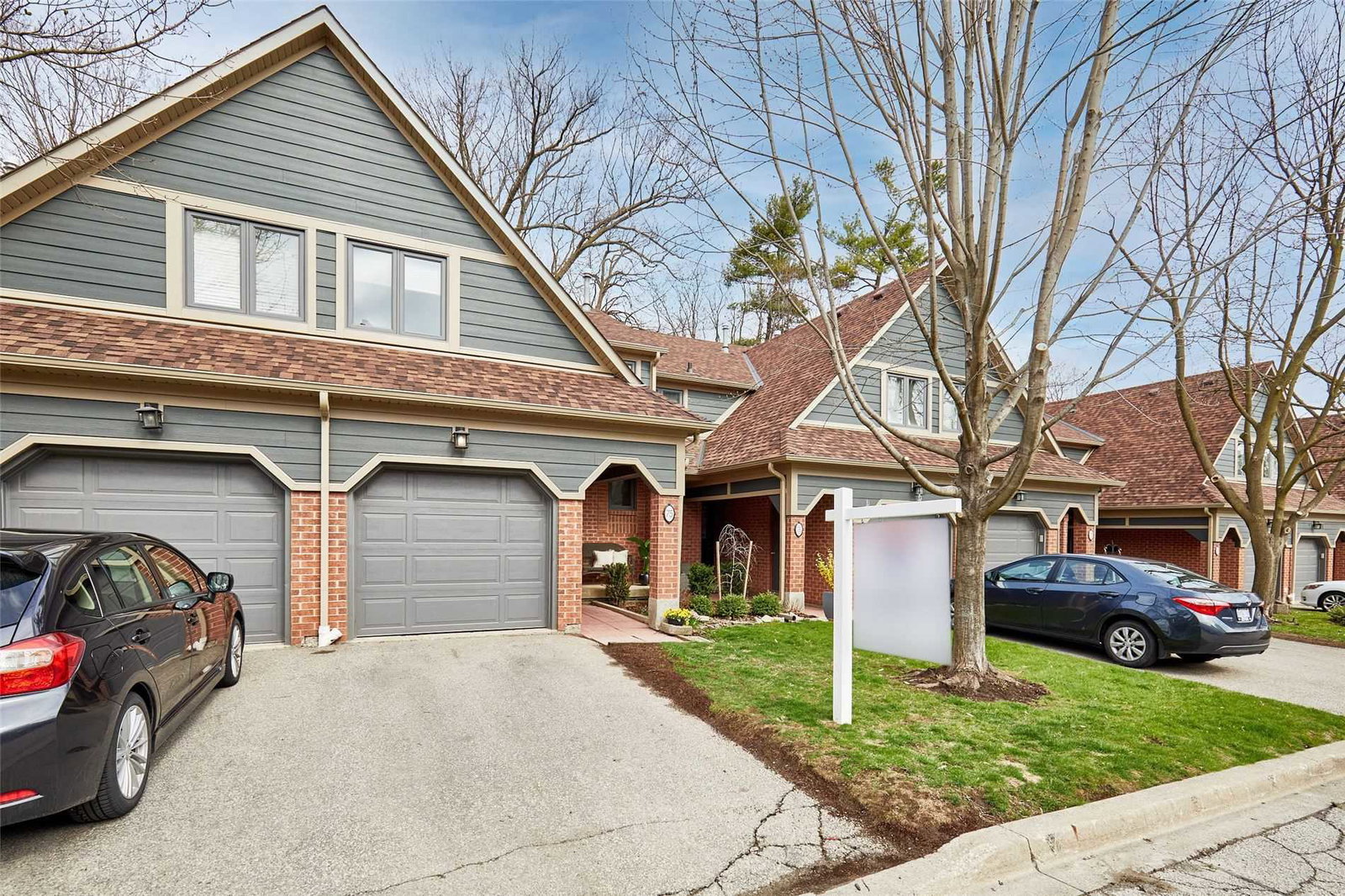 2199 Burnhamthorpe Road Townhomes exterior