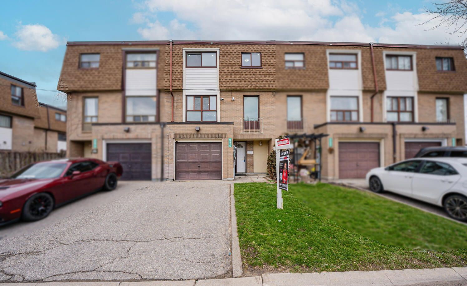 282 Fleetwood Crescent exterior