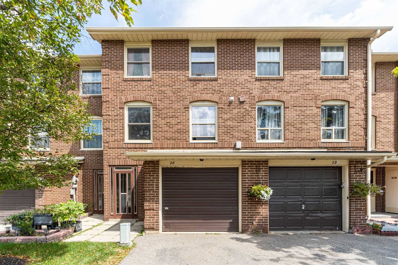 14 Eden Park Townhouses condo