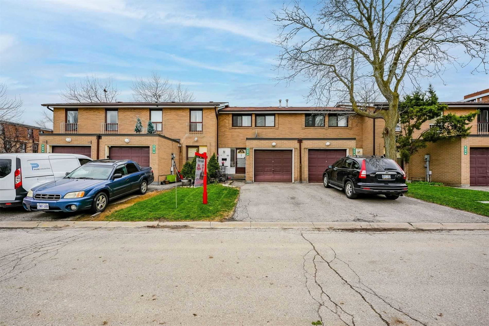 Fleetwood Crescent Townhomes condo