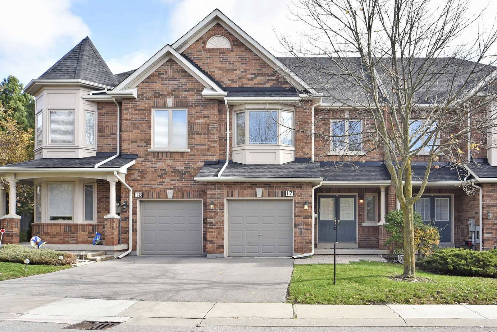 Acorn Townhomes condo building exterior