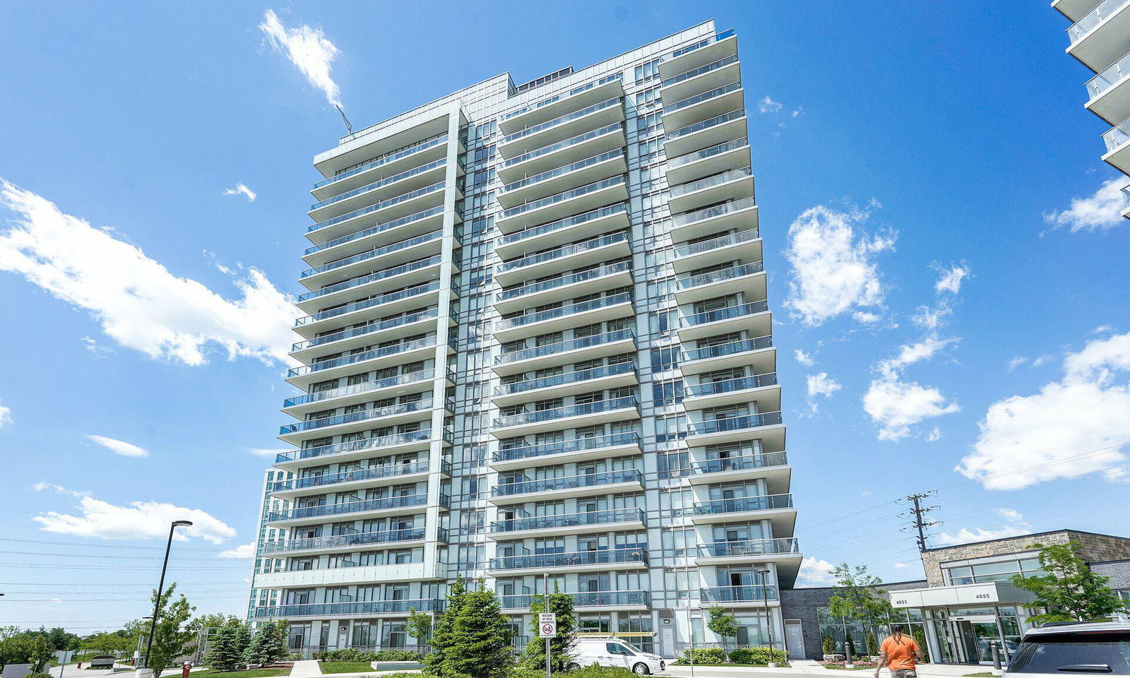 Mills Square Condos exterior