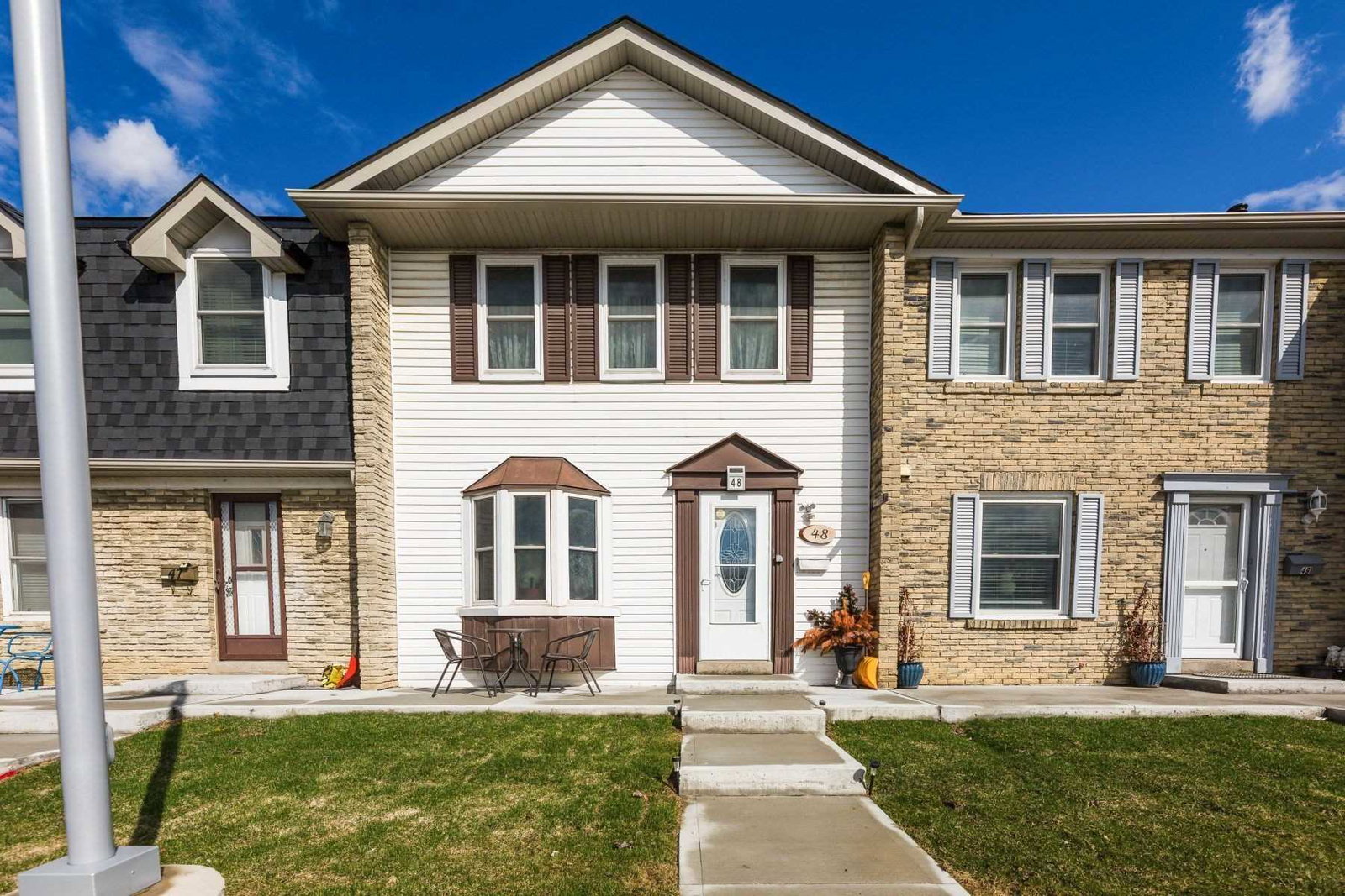 900 Central Park Drive Townhomes exterior