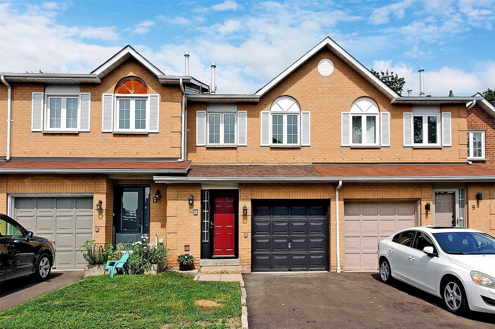 905 Bayly Street Townhomes exterior