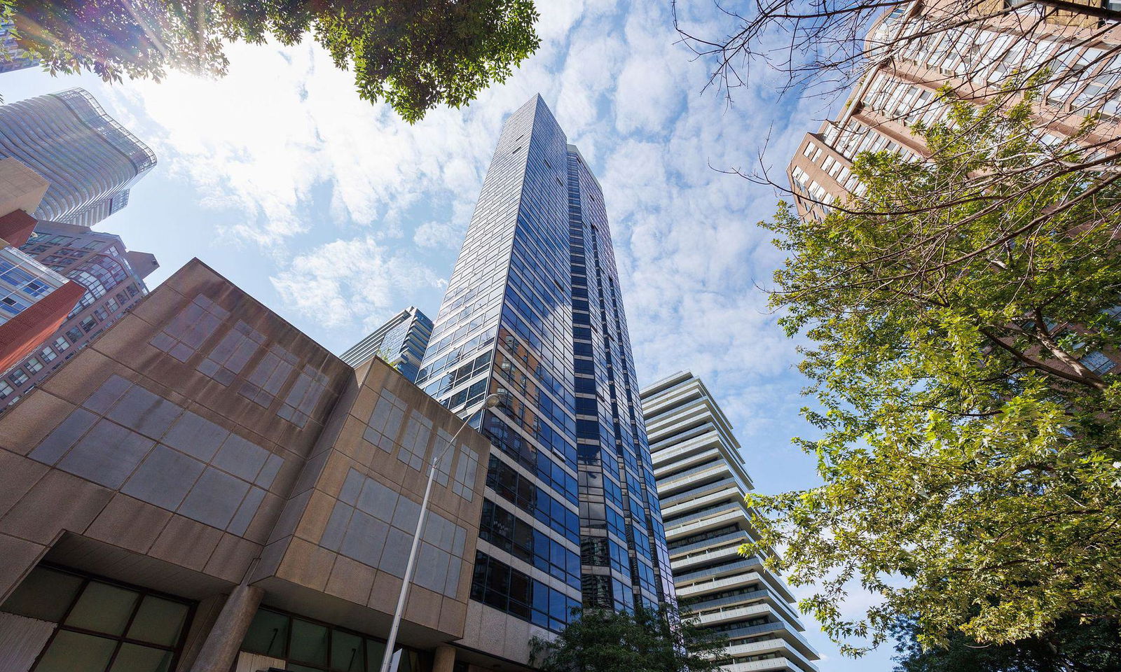 1001 Bay exterior