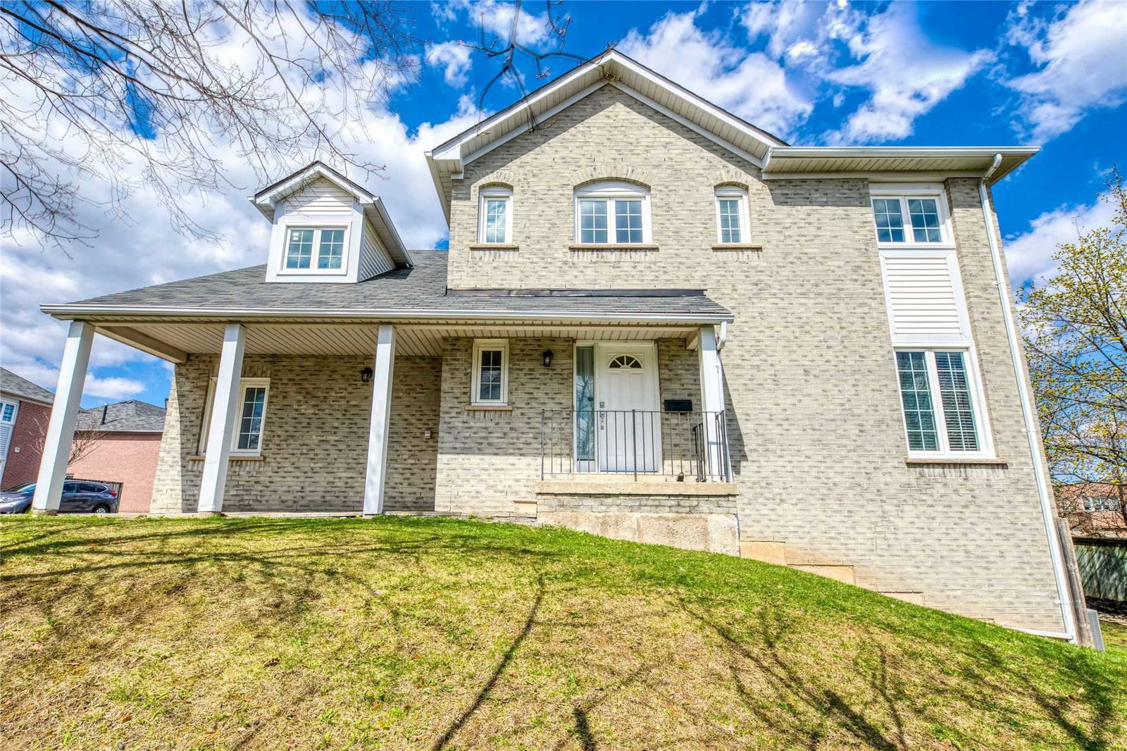 5205 Glen Erin Drive Townhomes condo building exterior