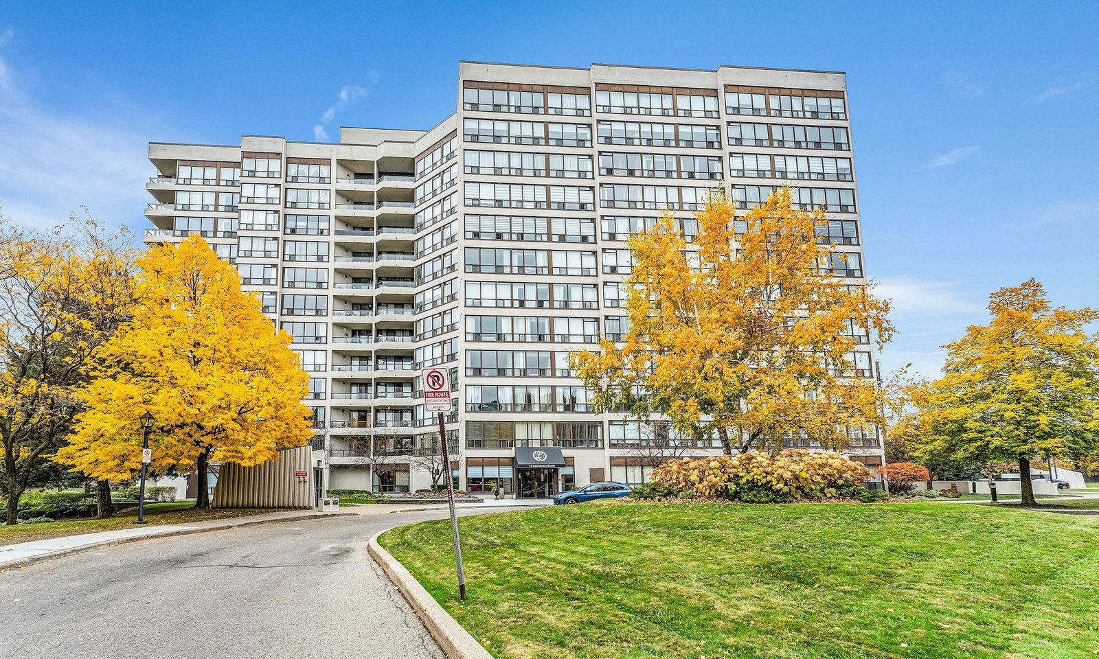 Laurelcrest Condos exterior
