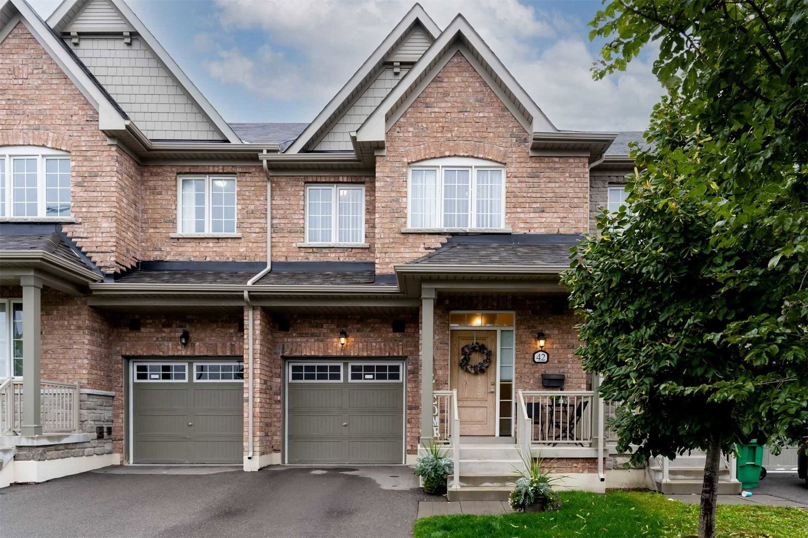 Honeyview Trail Townhomes condo building exterior