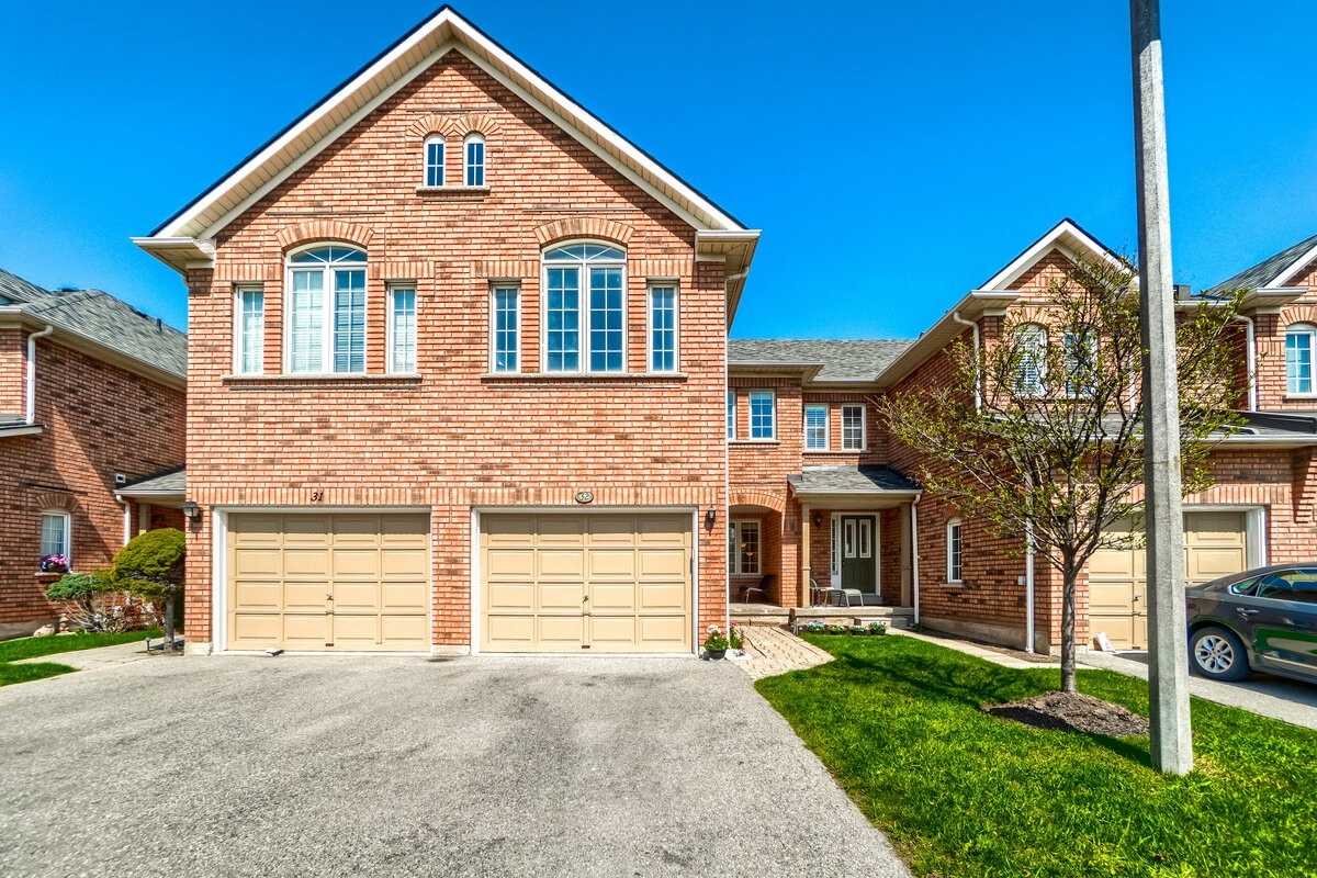 Thomas Park Townhomes exterior
