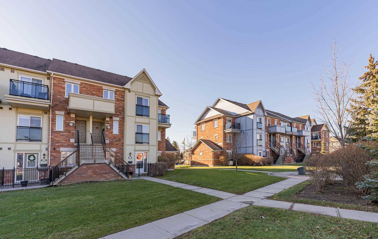 Chancery Road & Bur Oak Ave Townhomes condo