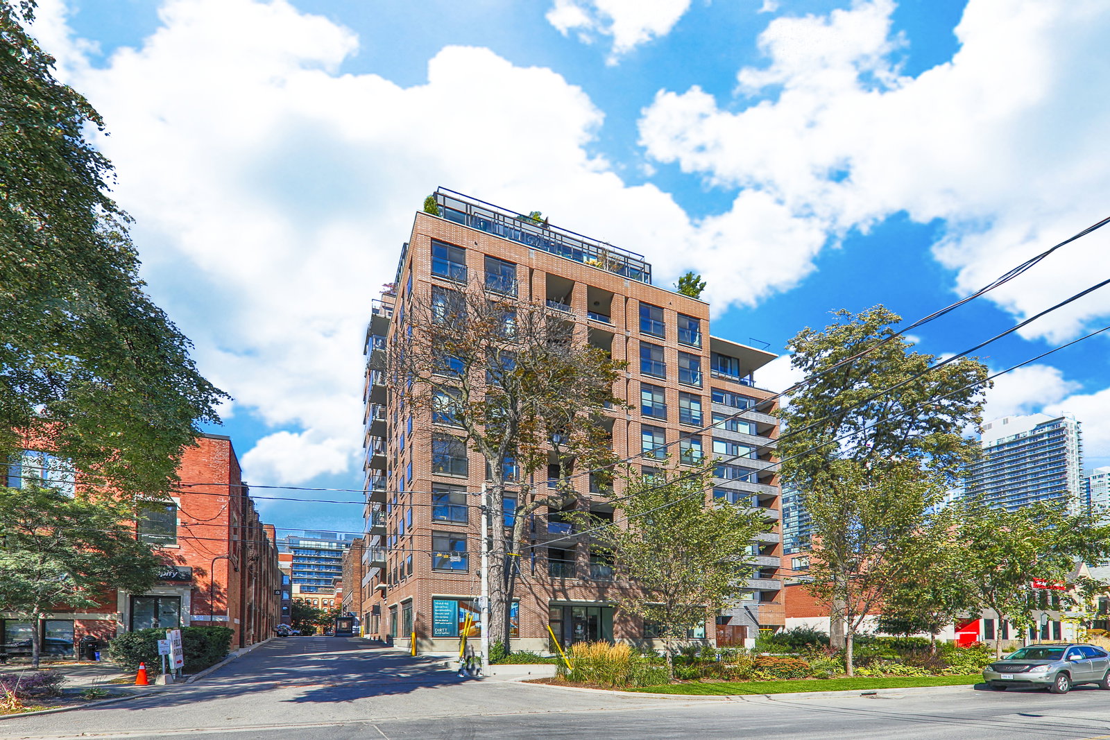 400 Wellington exterior