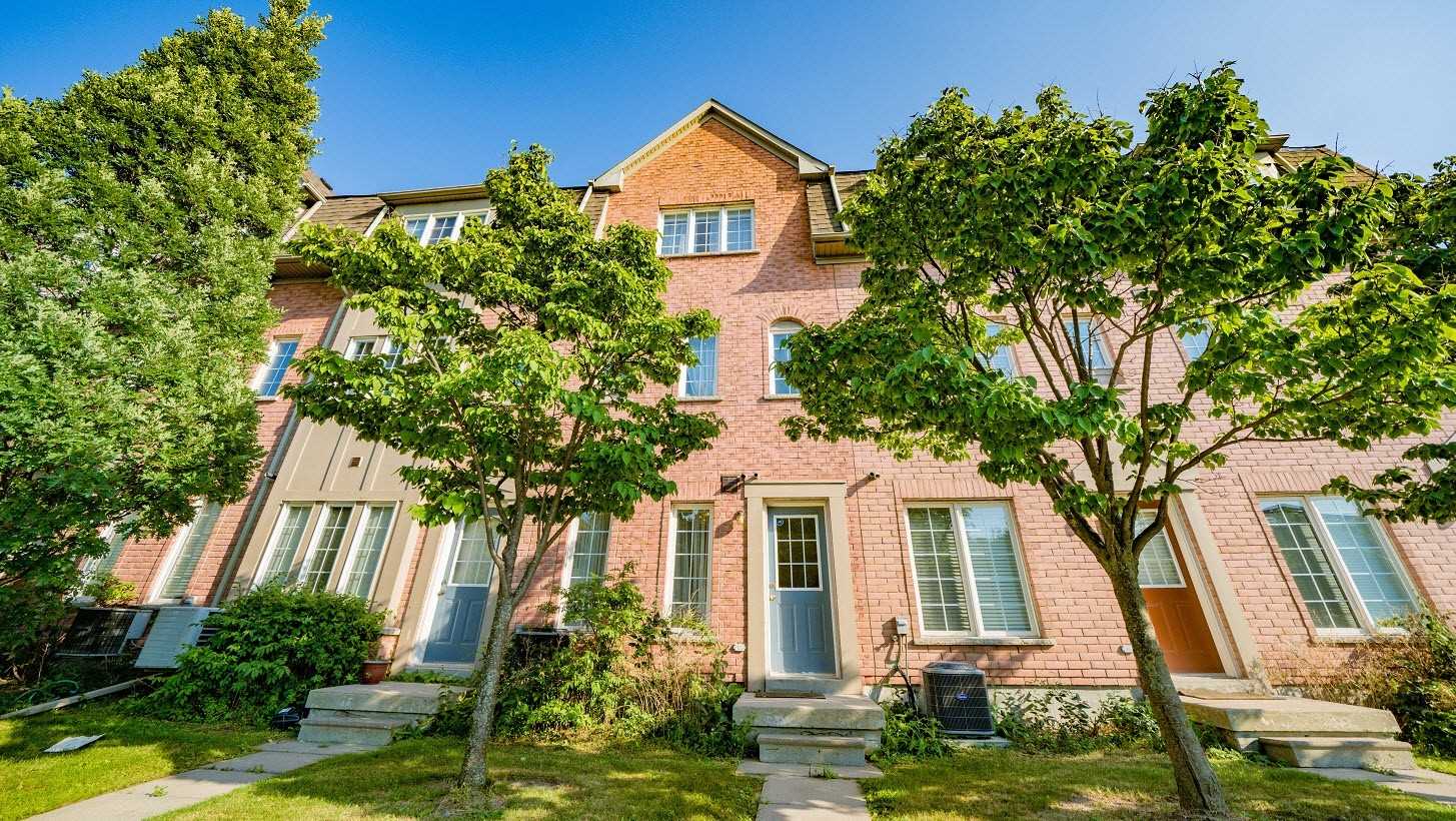 Canoe Landing Townhomes exterior