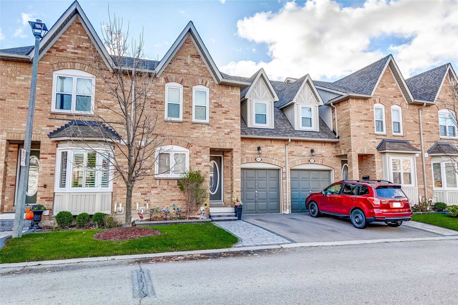 5940 Glen Erin Drive Townhomes condo building exterior