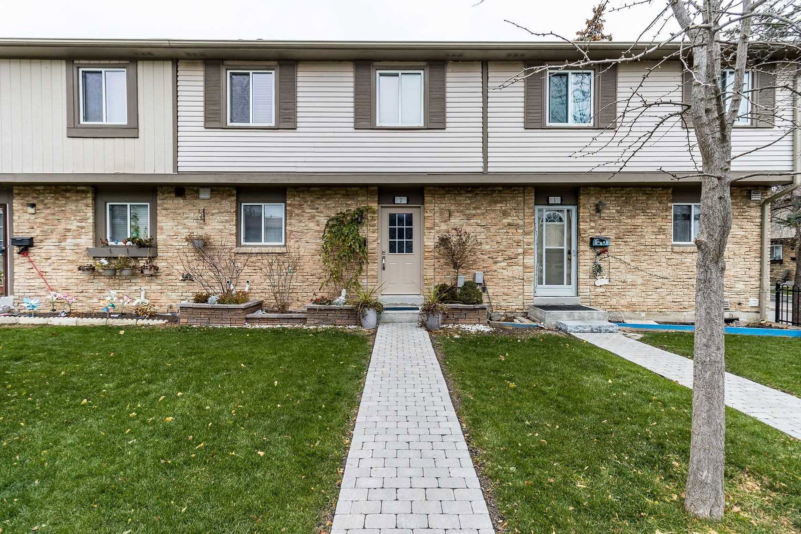 57 Hansen Road Townhomes exterior