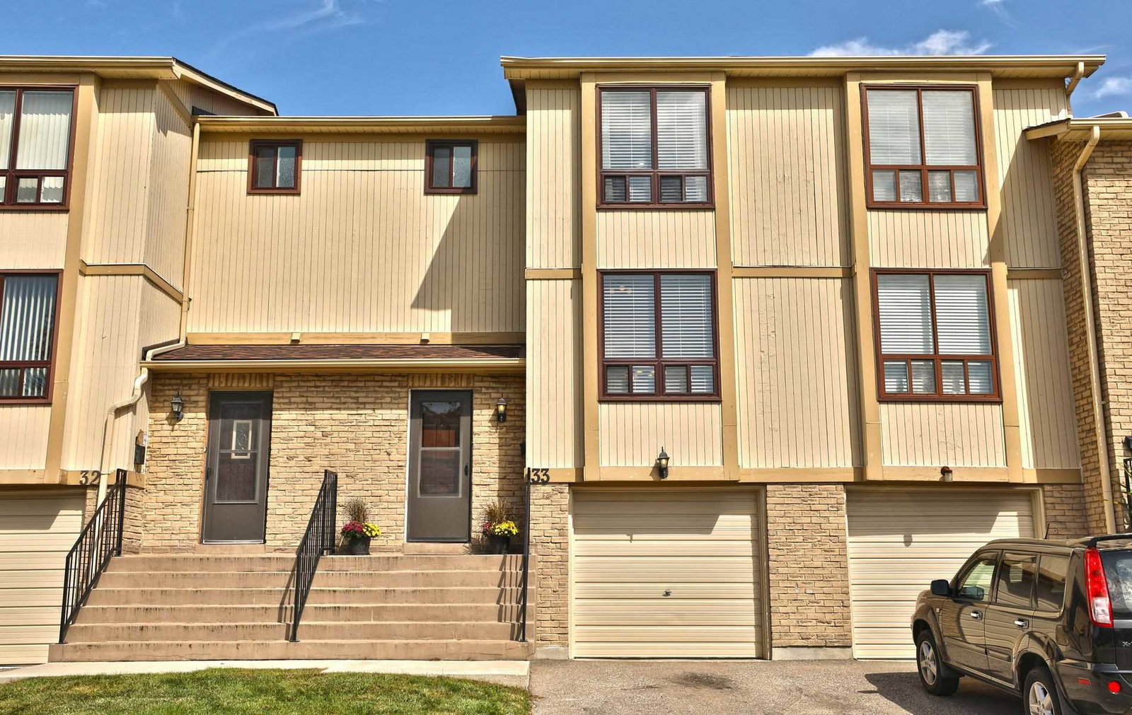 1-107 Guildford Townhomes condo