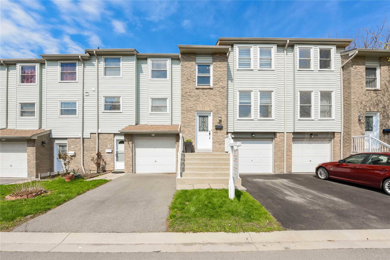 5878 Montevideo Road Townhomes exterior