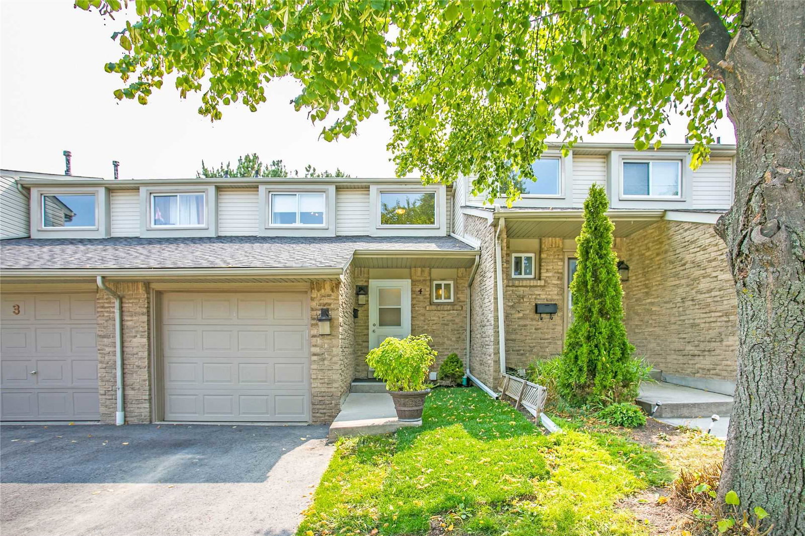 2670 & 2700 Battleford Road Townhomes condo