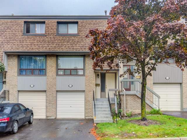 Ashton Crescent Townhomes exterior