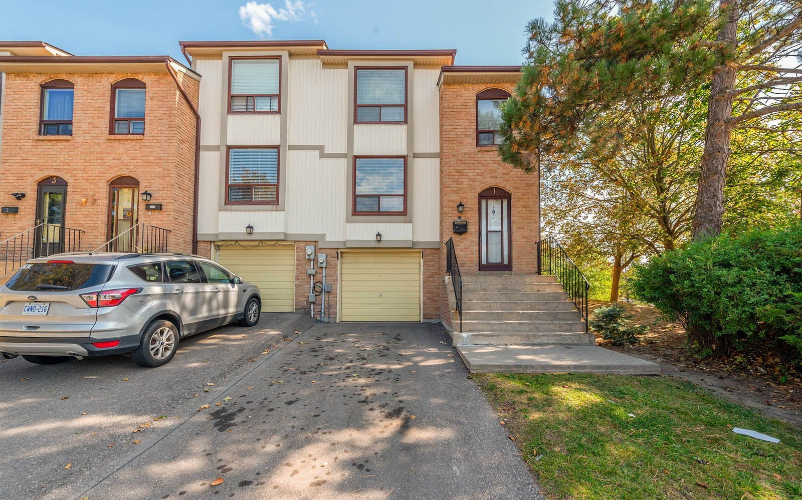 1-80 Mcmullen Crescent exterior