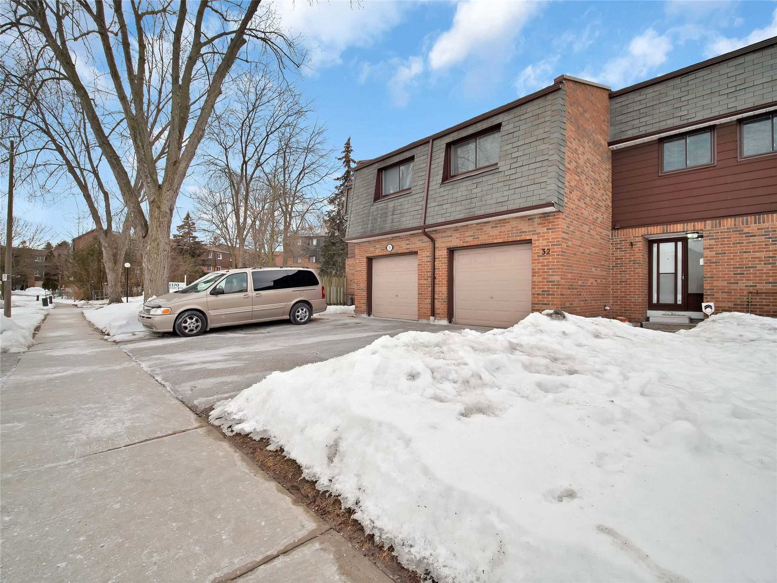 1370 Fieldlight Townhomes exterior