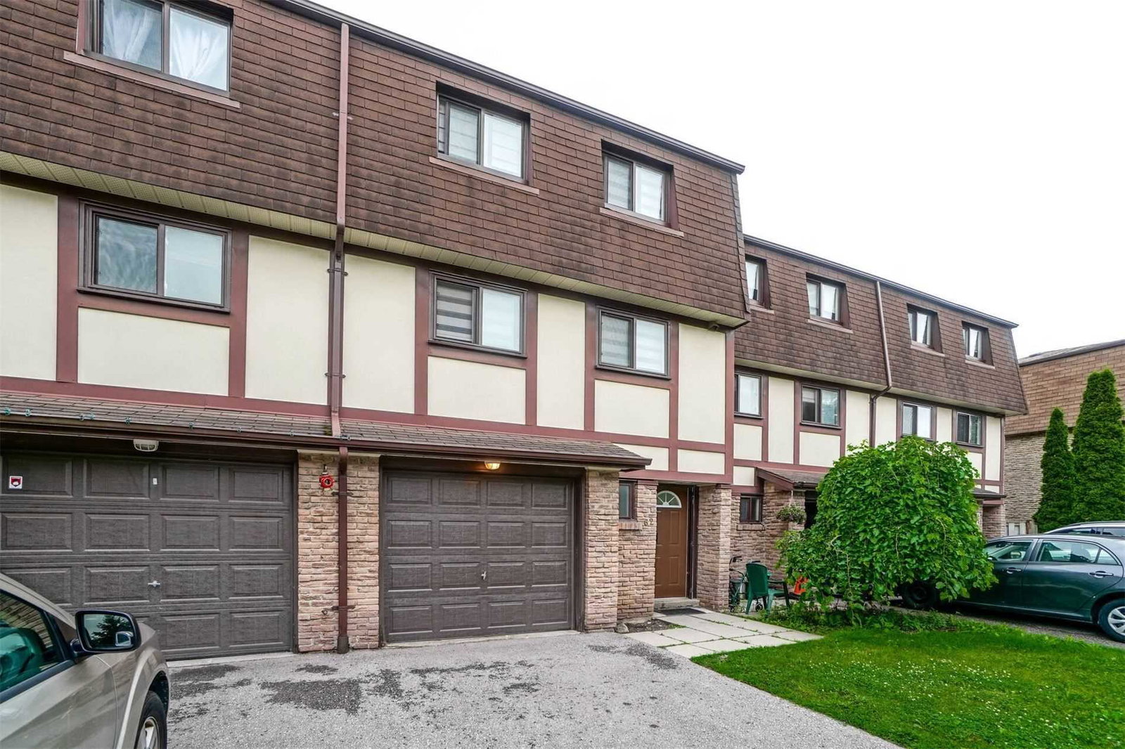 1350 Glenanna Townhomes exterior
