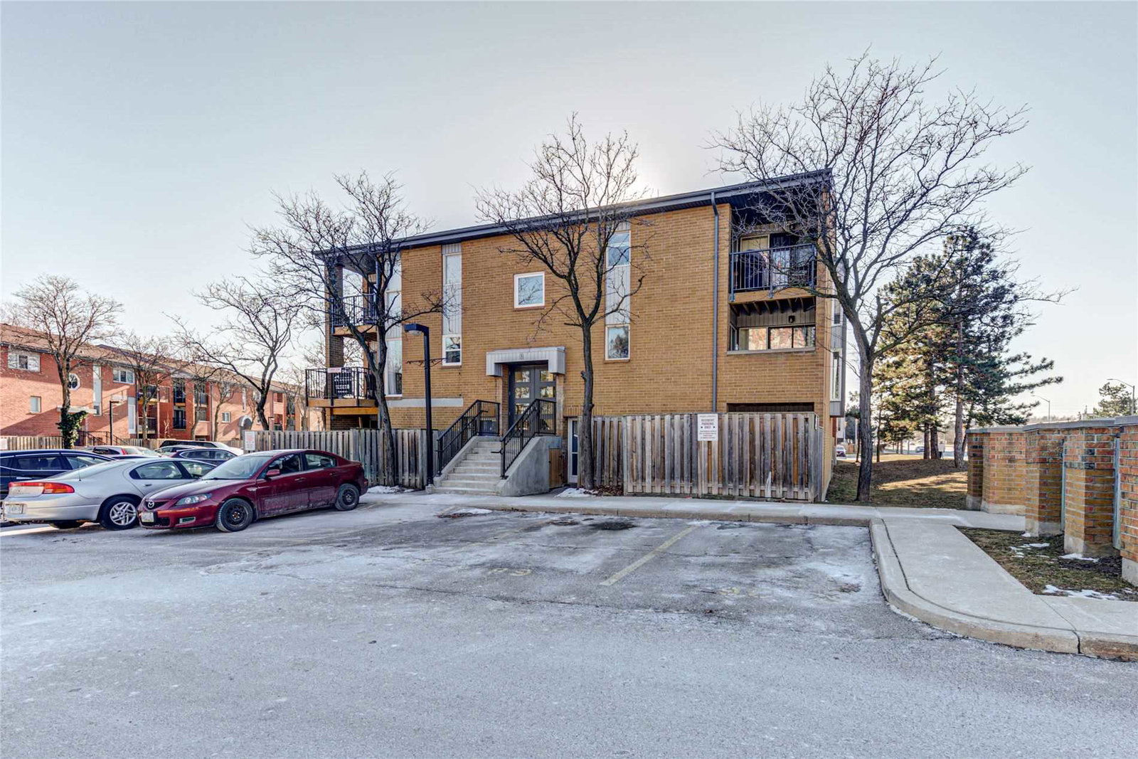 2866 Battleford Townhomes exterior