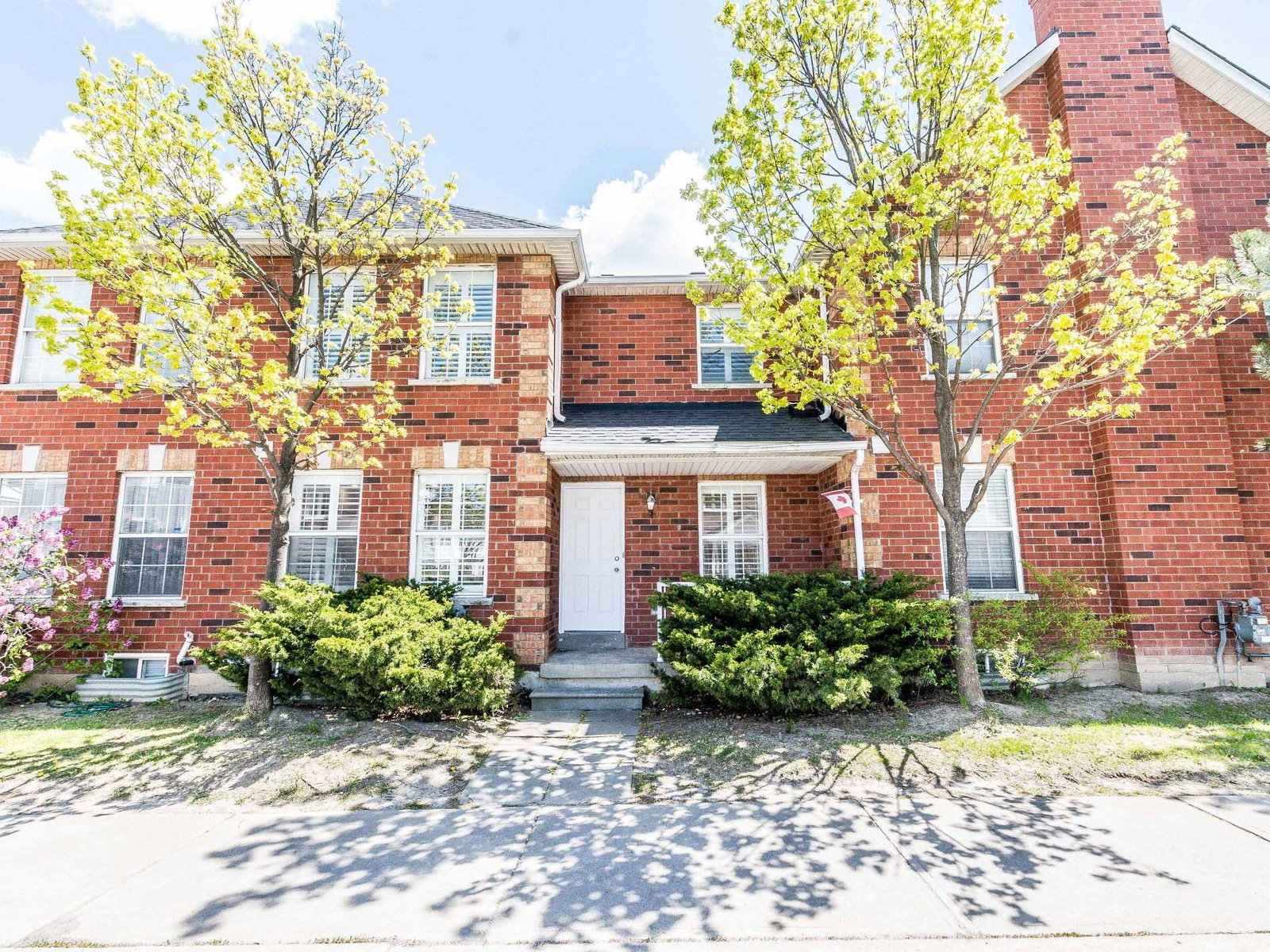 6860 Meadowvale Townhomes condo