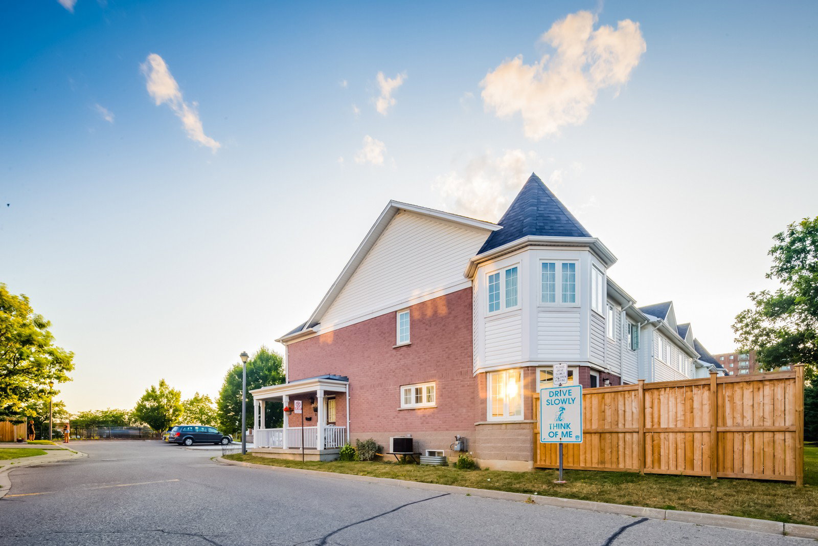 6810 Meadowvale Town Centre Townhomes exterior