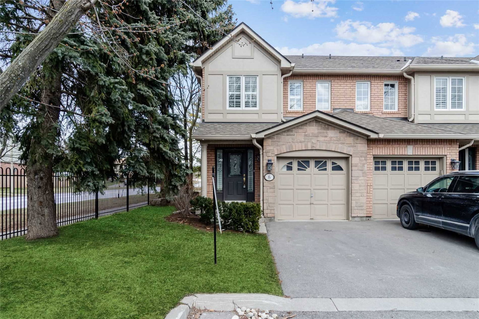1050 Grand Boulevard Townhomes condo