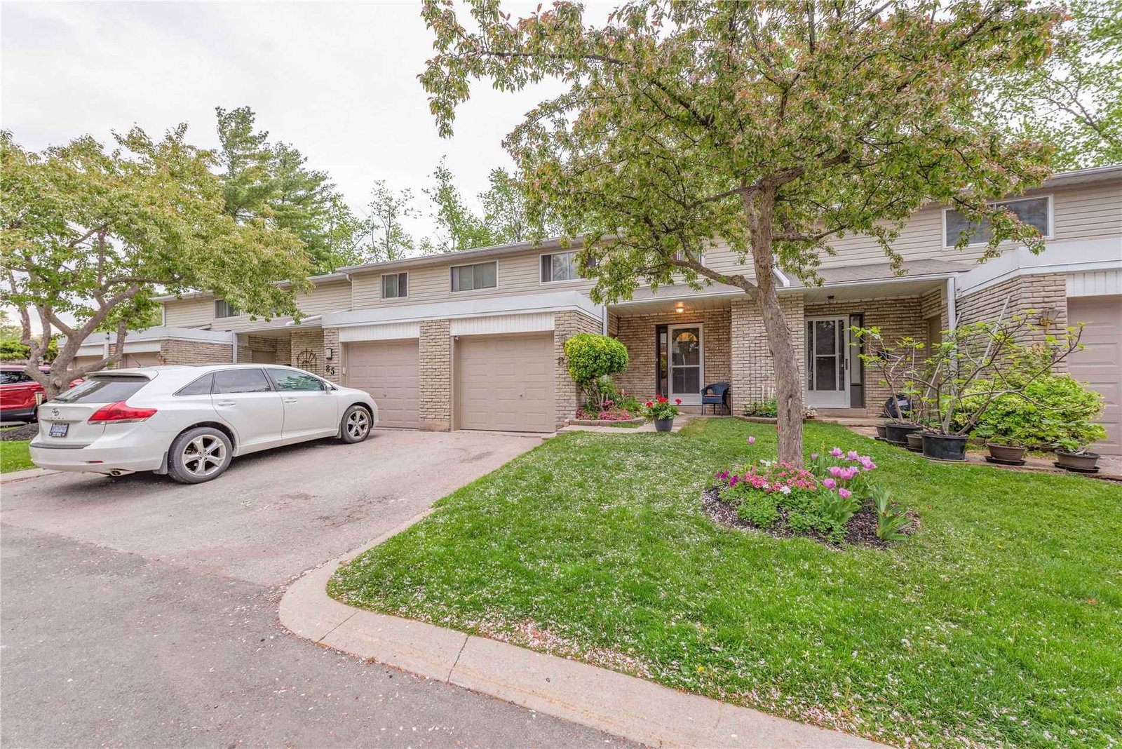 1270 Gainsborough Townhomes exterior