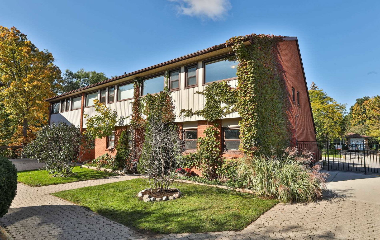 530 Falgarwood Drive Townhomes condo building exterior