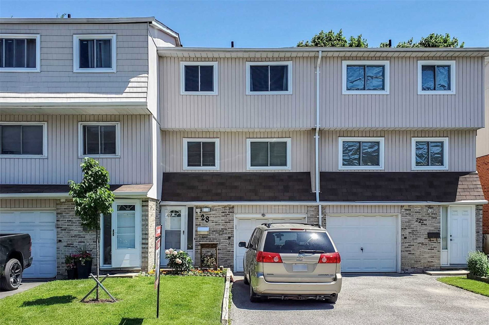 1975 Rosefield Townhomes exterior