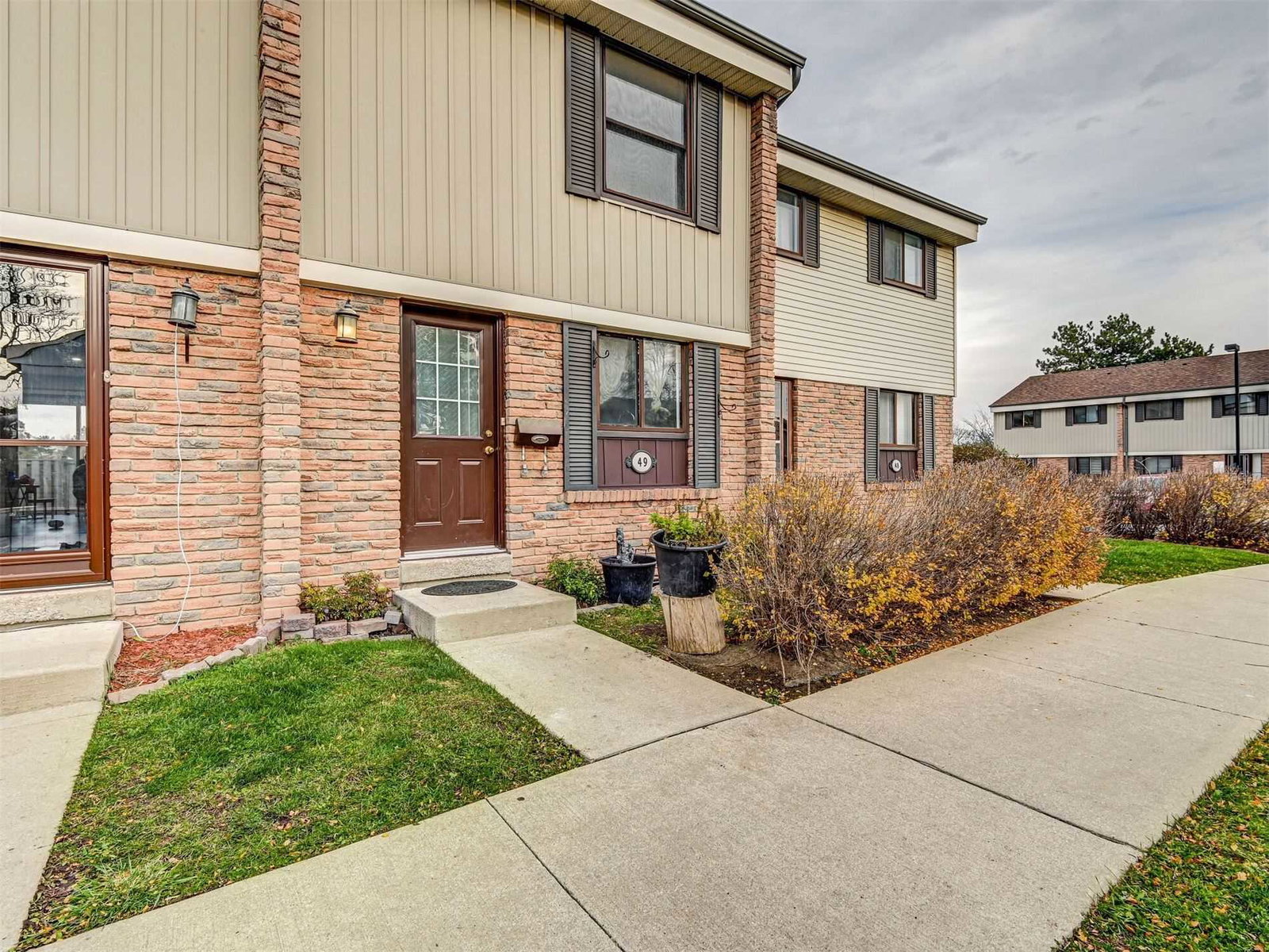 2779 Gananoque Drive Townhomes condo
