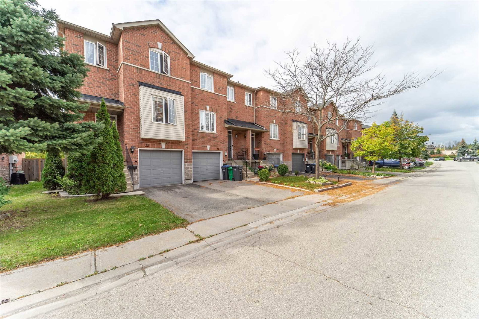 120 Railroad St Townhomes exterior