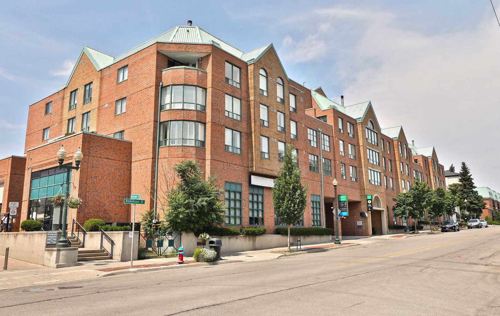 Towne Square Condos exterior